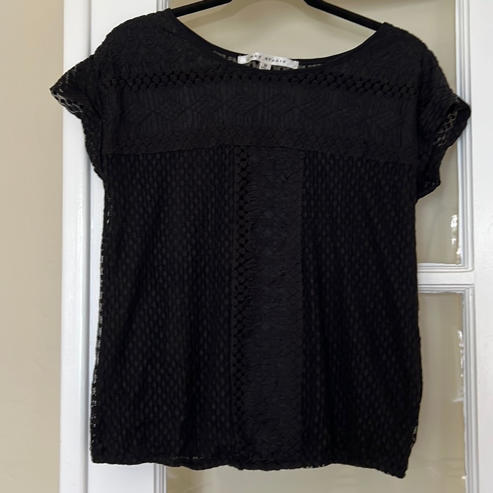 Max Studio semi sheer/lace blouse with lining. Women medium